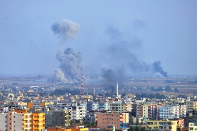 10月11日，遭到土军炮击的叙利亚边境城市拉斯艾因。　□新华社照片