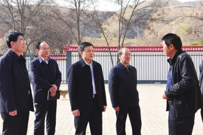 4月3日，李宏亚主席一行赴皋兰县九合镇调研脱贫攻坚工作。